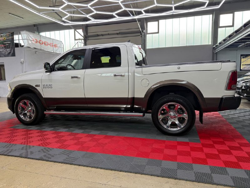 Dodge RAM 1500 HEMI Laramie 4x4