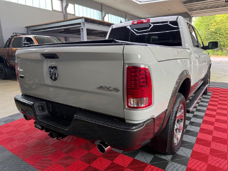 Dodge RAM 1500 HEMI Laramie 4x4