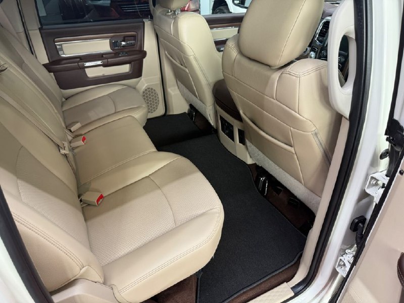 Dodge RAM 1500 HEMI Laramie 4x4