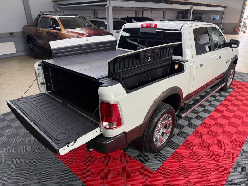 Dodge RAM 1500 HEMI Laramie 4x4