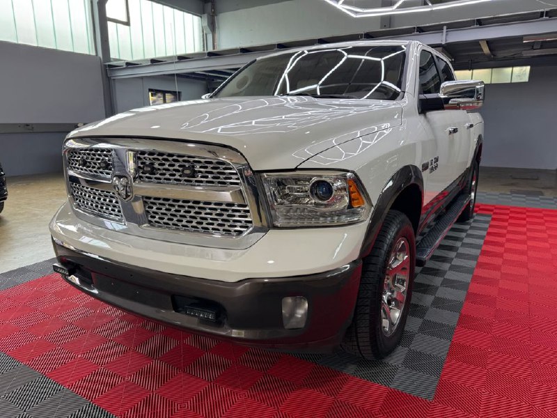 Dodge RAM 1500 HEMI Laramie 4x4