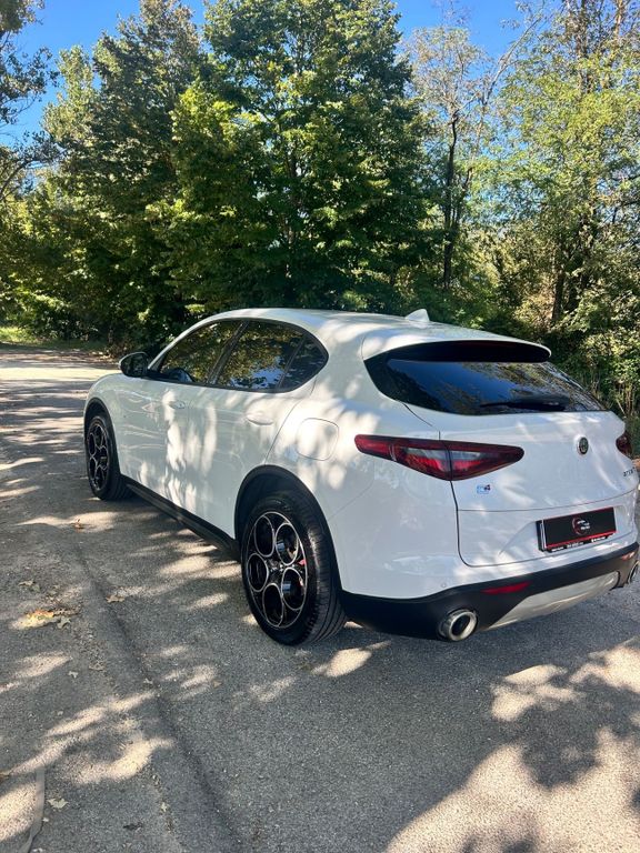 Alfa Romeo Stelvio Q4